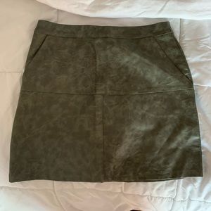 Mint Vanilla Green faux leather skirt - LF store